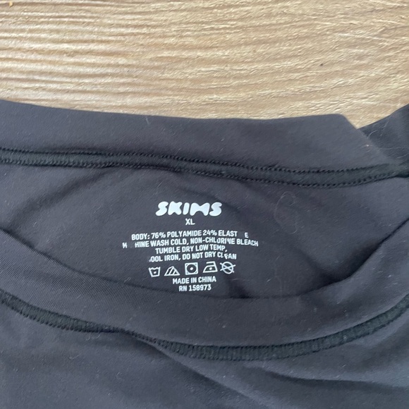 SKIMS Fits Everybody T-Shirt Bodysuit in Onyx XL - Picture 2 of 5